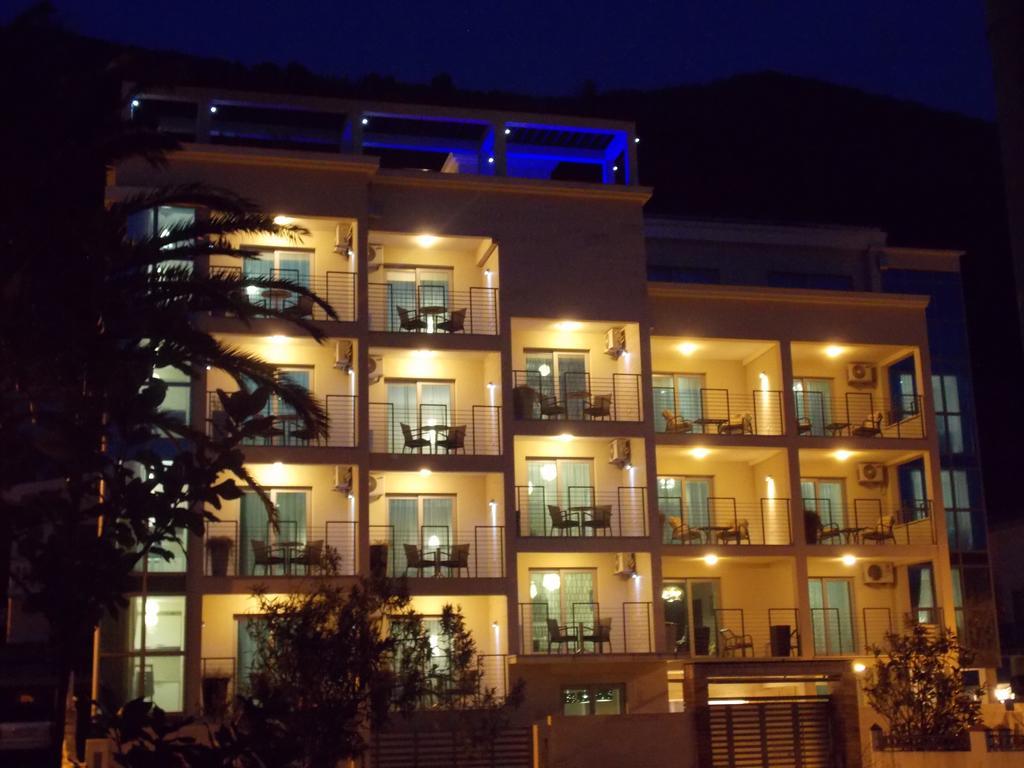 Apartments And Rooms Grand Palazzo Budva Exterior photo