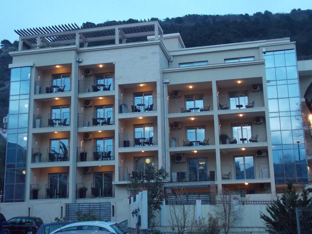 Apartments And Rooms Grand Palazzo Budva Exterior photo