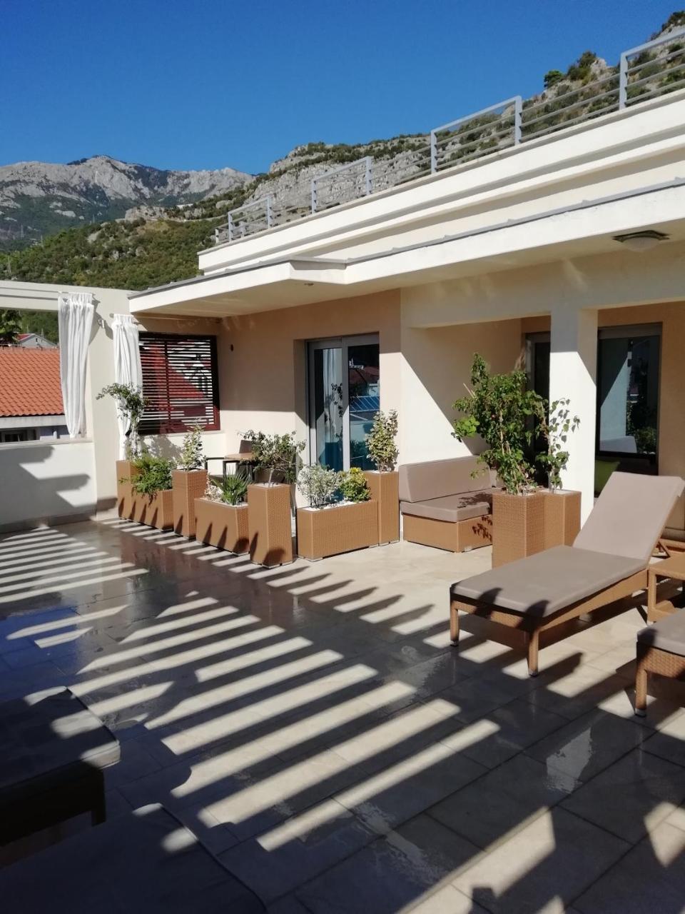 Apartments And Rooms Grand Palazzo Budva Exterior photo